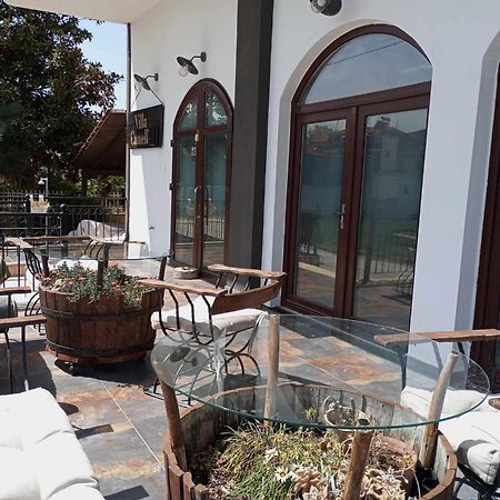 Villa Camellia Vrasná Buitenkant foto