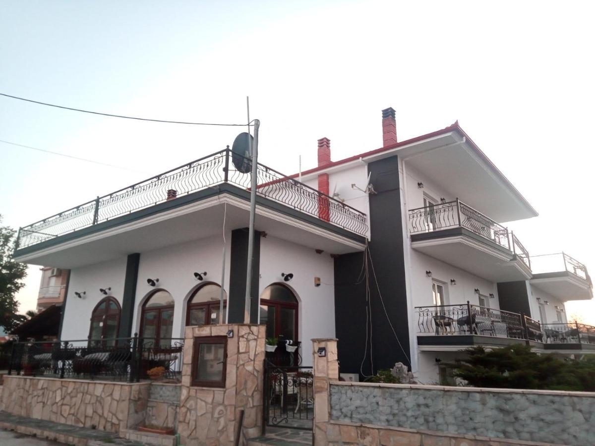 Villa Camellia Vrasná Buitenkant foto