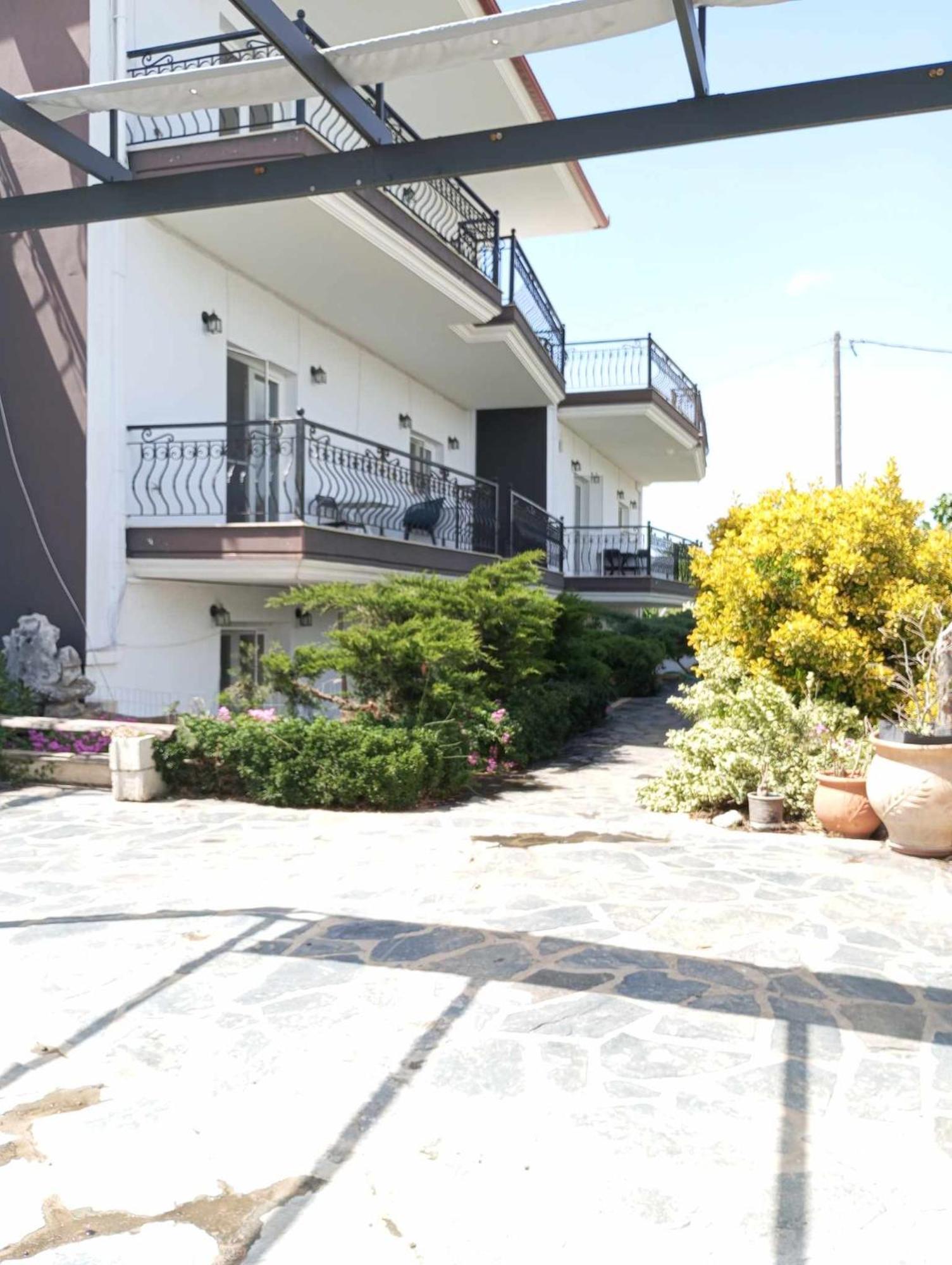 Villa Camellia Vrasná Buitenkant foto